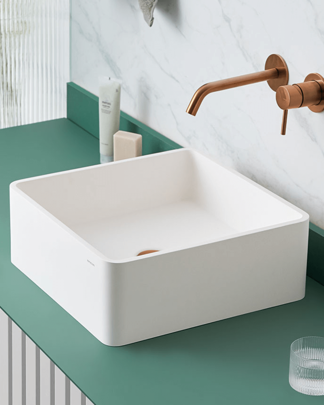 ARTANA : Vasque carrée à poser 40x40x15 en Gelcoat