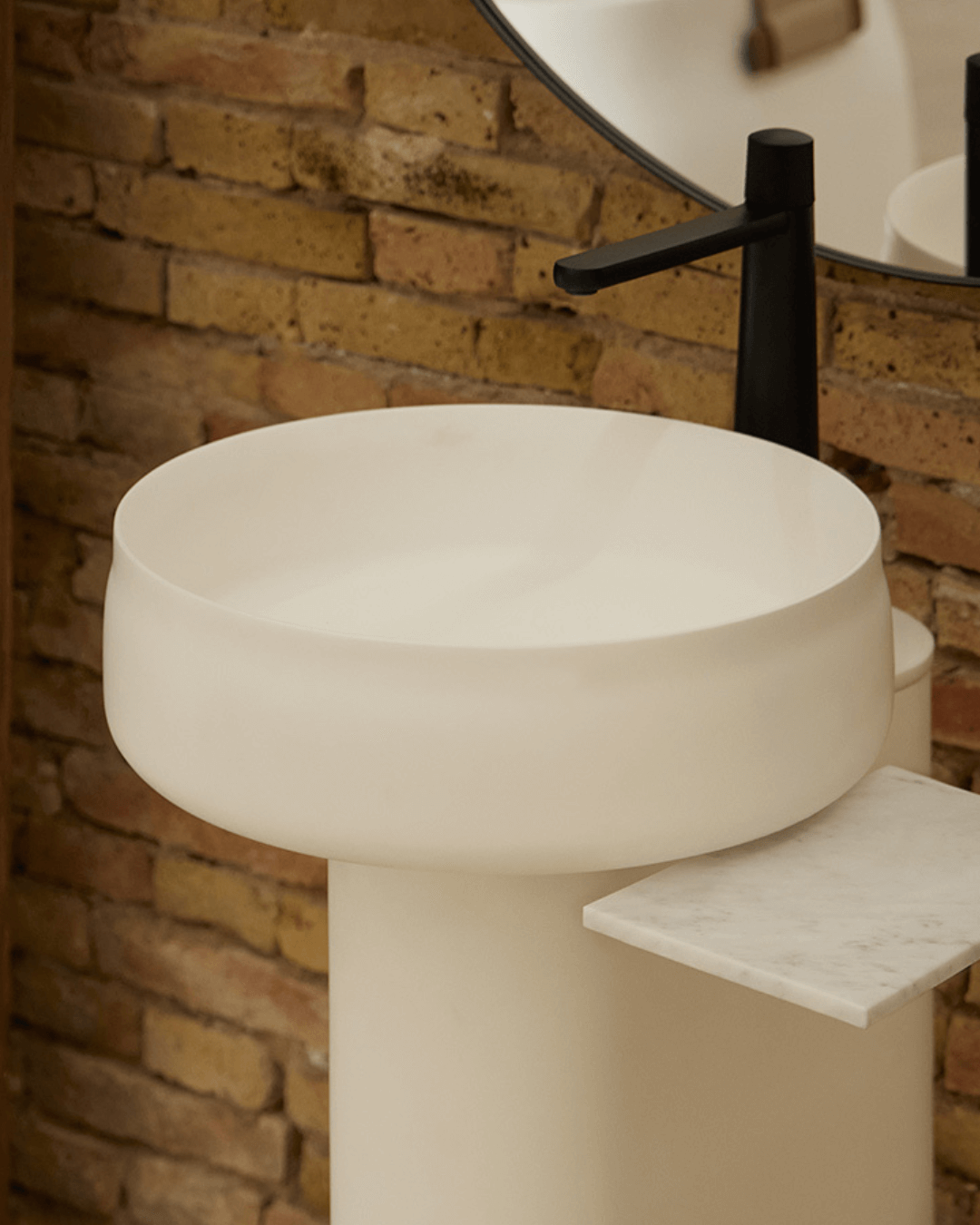 Duna : socle en îlot blanc pour lavabo
