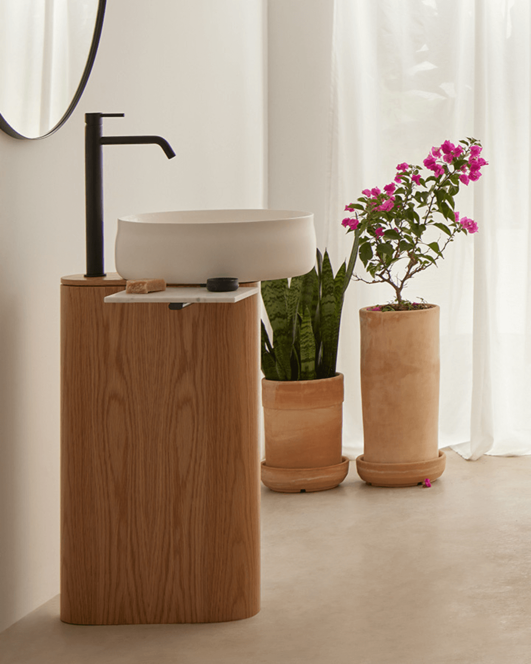 Duna : socle en îlot et bois de chêne pour lavabo