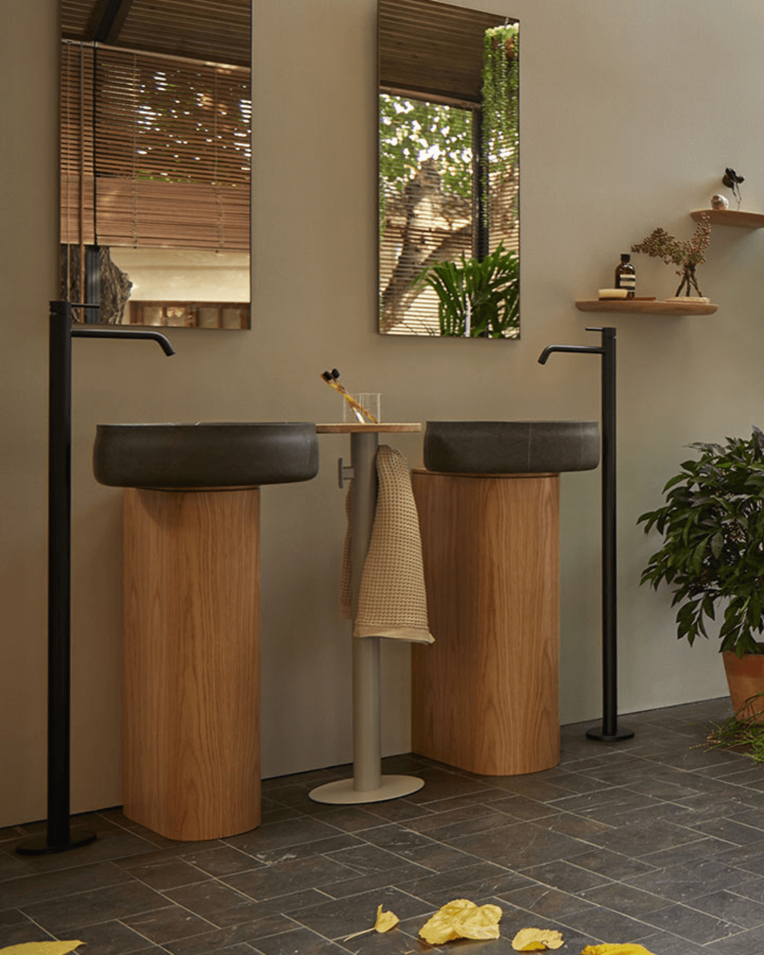 Duna : socle mural en bois de chêne pour lavabo