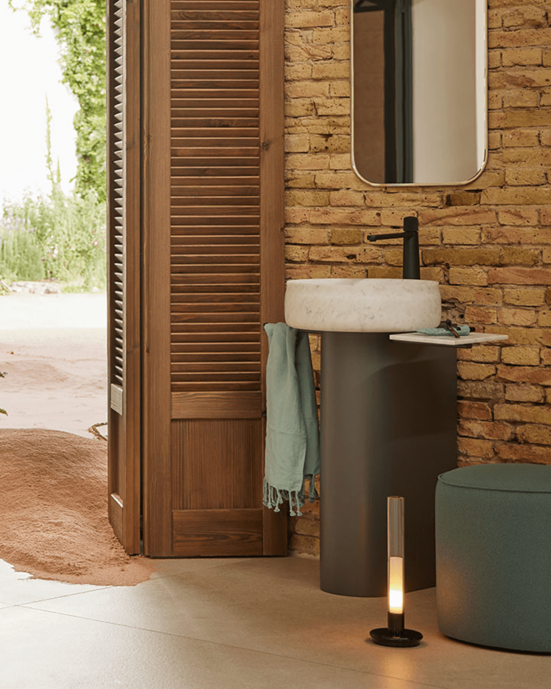 Duna : socle mural gris pour lavabo