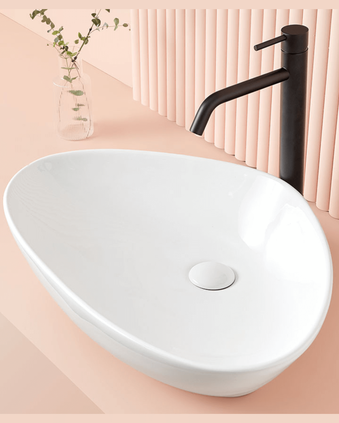 BERGAMO : Vasque triangulaire à poser en céramique vitrifiée 59x39x14